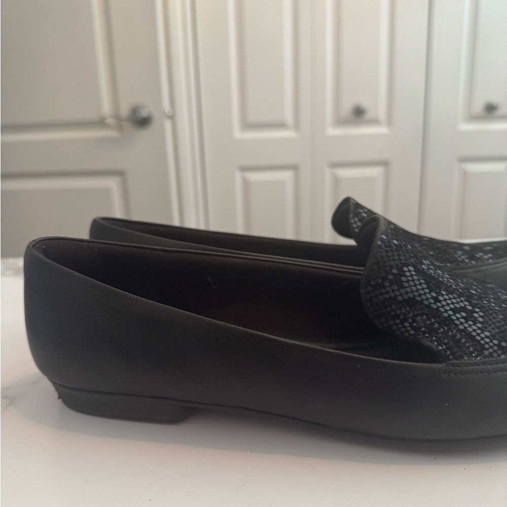 Sleek Black Flats with Sparkly Detail